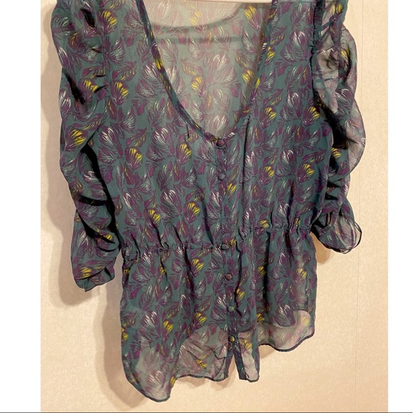 Ecote Sheer Floral Low Back Blouse - Picture 4 of 6
